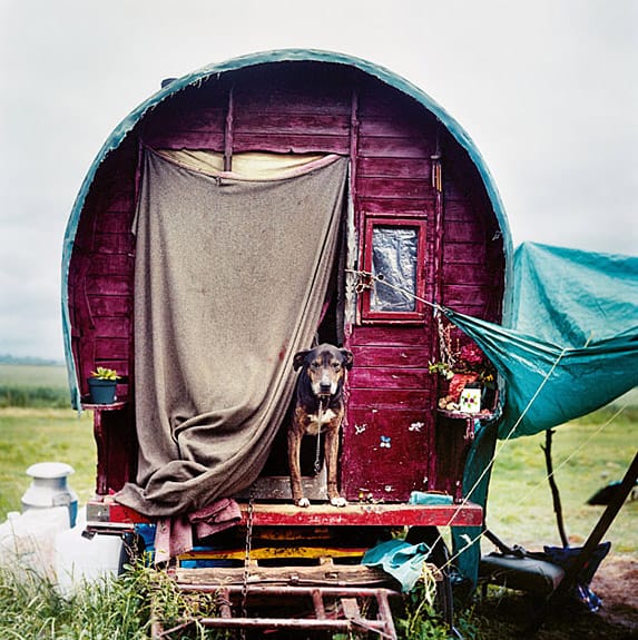 Titel: Bryony's wagon, 2010, from The New Gypsies by Iain McKell, copyright © Iain McKell, 2011
