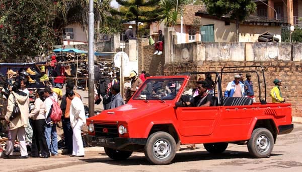 Geländewagen aus Madagaskar: Nach 20 Jahren erwacht der Karenjy aus dem Dornröschenschlaf. (