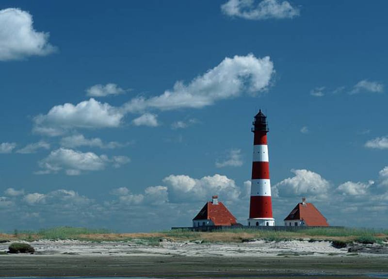 Der Leuchtturm Westerheversand mit seinen zwei Wärterhäuschen ist das meist fotografierte Schiffsleitfeuer an der deutschen Küste. (