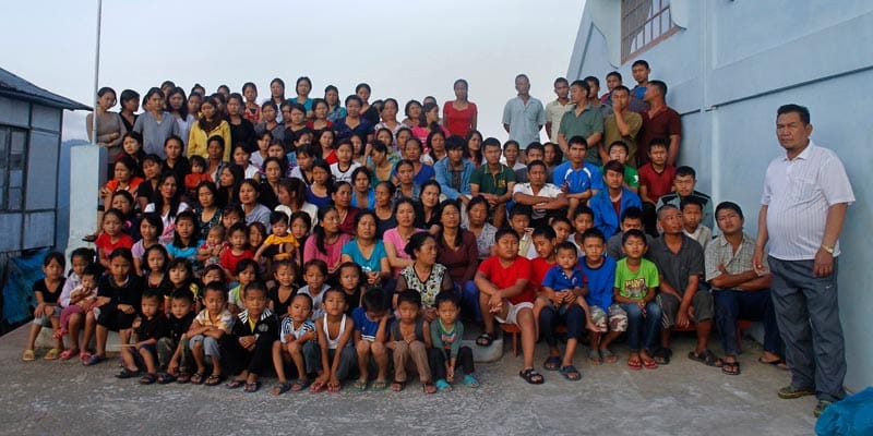 Die wohl größte Familie der Welt lebt im indischen Baktawng.