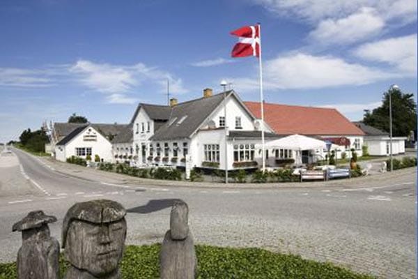 Die Gasthöfe sorgen seit vielen Jahren für die Verpflegung von Reisenden. Auf dem Foto zu sehen ist das "Rold. Gl. Kro", das am Rold Wald, dem größten Waldgebiet Dänemarks, liegt.