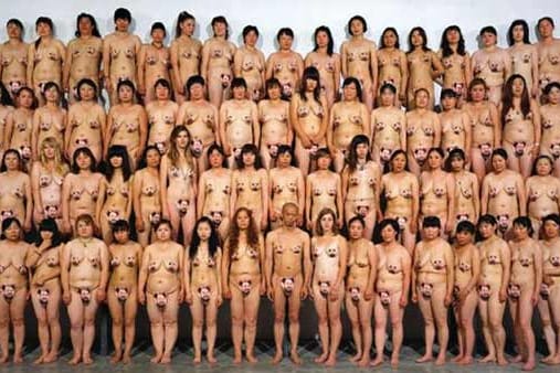 Ai Weiwei: "Wenn sie Nacktheit als Pornografie sehen, dann lebt China noch in der Qing-Dynastie"