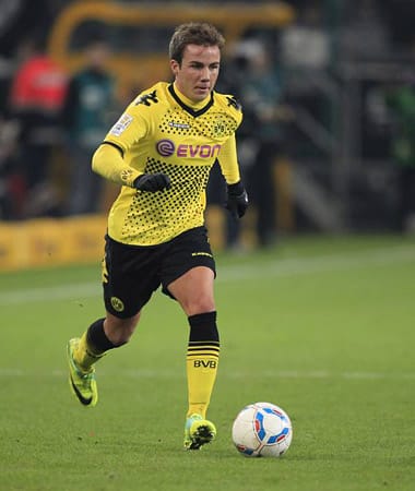 BVB-Juwel startet durch: Supertalent Mario Götze führte Borussia Dortmunds "Boy Group" zum Meistertitel und schaffte auch den Durchbruch in der Nationalmannschaft. Der 19-Jährige wurde zum besten Nachwuchsspieler Europas des Jahres 2011 gewählt.