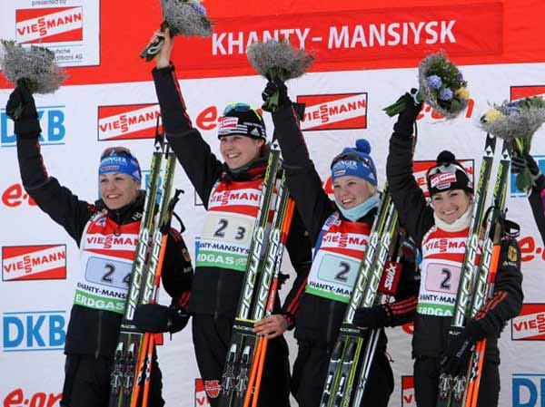 Gold in Sibirien: Zum Abschluss der Weltmeisterschaft im russischen Chanty-Mansijsk setzte sich die deutsche Biathlon-Frauenstaffel die Krone auf. Vor allem dank einer unglaublichen Energieleistung von Schlussläuferin Magdalena Neuner durften am Ende auch Andrea Henkel, Miriam Gössner und Tina Bachmann jubeln.