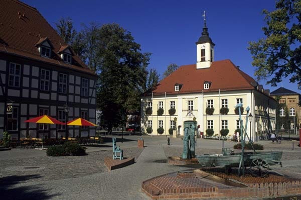 Kanutour vorbei an historischen Plätzen: Marktplatz von Angermünde