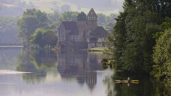 Mit dem Kanu auf der Dordogne unterwegs in Südfrankreich.