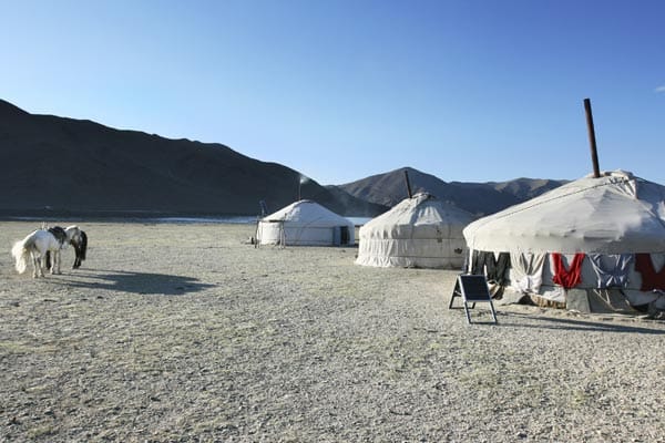 Camping wie mongolische Nomaden in Jurten bei Montreux.