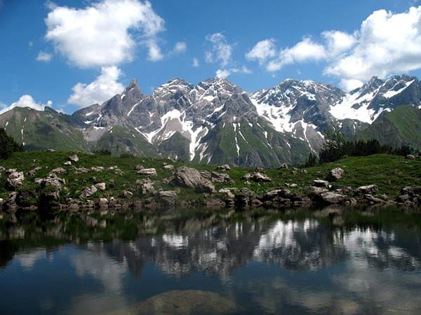Bei diesem Anblick kommen Wanderer ins Träumen. Der Guggersee in den Allgäuer Alpen.