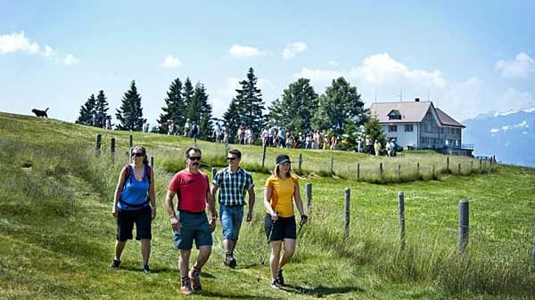 Der Witz-Wanderweg beherbergt 80 Tafeln mit typisch "listig träfen" Appenzeller-Witzen.