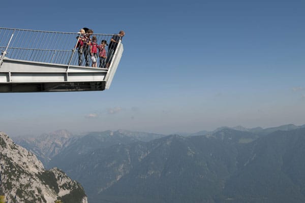 Aussichtplattform AlpspiX an der Bergstation Alpspitzbahn.