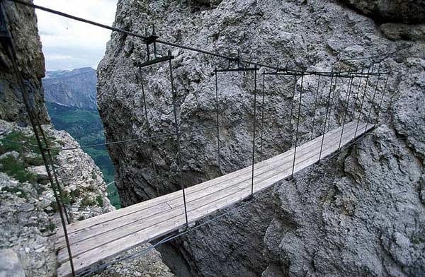Brücke auf dem Klettersteig Pisciadu.