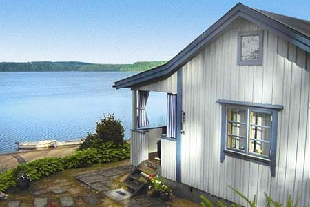 Das Ferienhaus befindet sich nahe Hestra, an dem See Vikaresjön/Südschweden