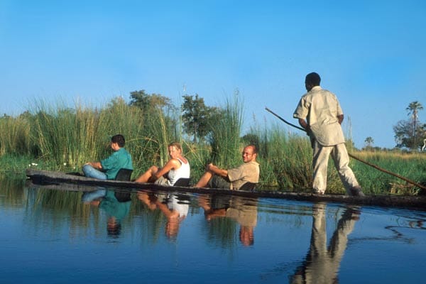 Mit dem Einbaum im Okavango-Delta auf Flusssafari.