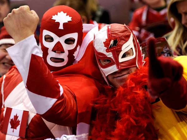 Sie hatten sich auf einen schönen Abend beim Wrestling gefreut. Doch irgendwie mussten sie beim Eishockeyspiel der kanadischen U-20-Nationalmannschaft gelandet sein.