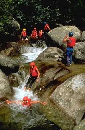 Canyoning im südfranzösischen Schluchtengebiet Gorges du Tarn.