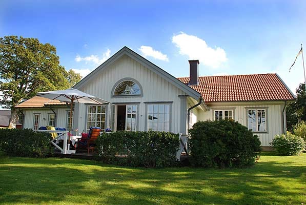 Hübsches Ferienhaus mit Seeblick in Halland.