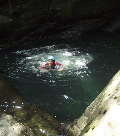 Canyoning auf Guadeloupe: erfrischendes Bad.