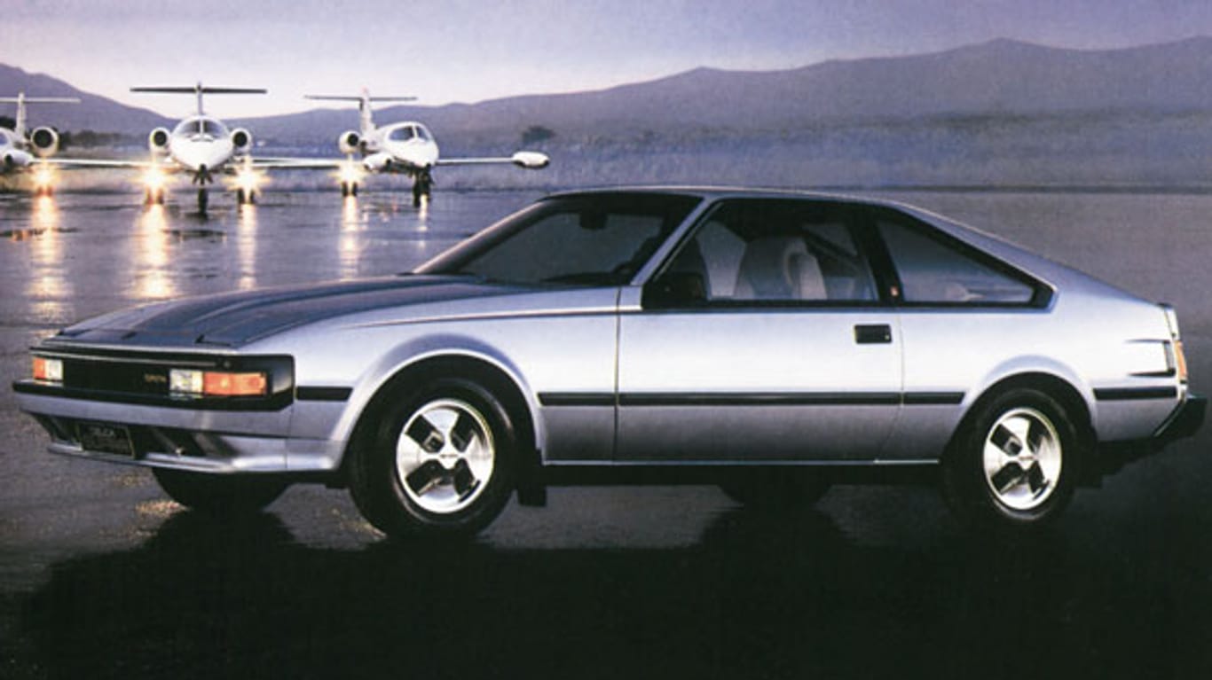 1982 präsentierte Toyota den Celica-Supra. Das reichhaltig ausgestattete Coupé bot eine klare Linie und einen 170 PS starken Reihensechszylinder-Motor.