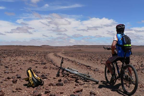 Afrika: Radfahren zu allen Höhepunkten in Namibia.