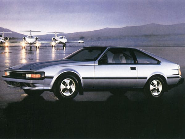 1982 präsentierte Toyota den Celica-Supra. Das reichhaltig ausgestattete Coupé bot eine klare Linie und einen 170 PS starken Reihensechszylinder-Motor.