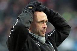Holger Stanislawski steht bei 1899 Hoffenheim enorm unter Druck.