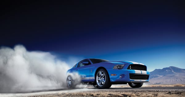 Dampfhammer: Die aktuelle Version des Shelby Mustangs mit der Bezeichnung GT 500 hat 650 PS unter der Haube. Dampfhammer: Die aktuelle Version des Shelby Mustangs mit der Bezeichnung GT 500 hat 650 PS unter der Haube.