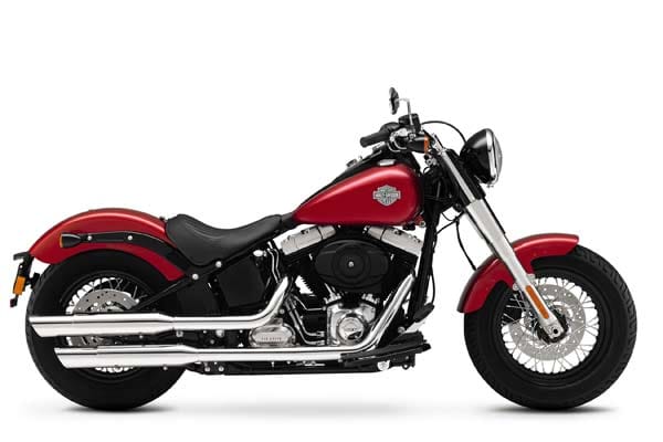 Harley-Davidson huldigt weiter der Motorradhistorie und präsentiert mit der Softail Slim ein Modell im Stil der frühen Custombikes und Bobber der 40er und 50er Jahre.