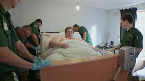 Keith Martin verlässt sein Bett nur, wenn medizinische Untersuchungen anstehen. (UK Broadcaster Channel 5)