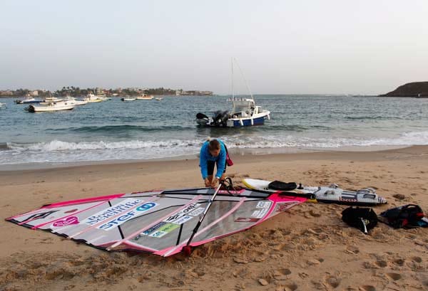 Atlantik-Überquerung mit dem Surfbrett: Start in Dakar.
