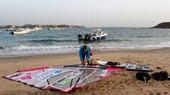 Atlantik-Überquerung mit dem Surfbrett: Start in Dakar.