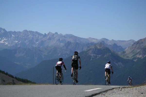 Radfahren durch Alpen-Bergpässe: der Col d’Izoard