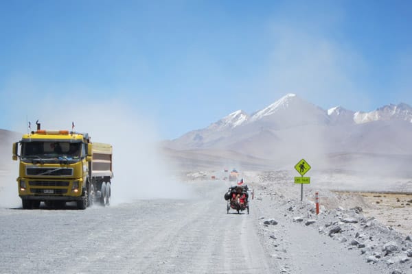 Auch auf chilenischer Seite warten staubige Straßen auf Mountainbiker.