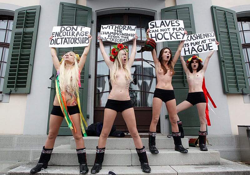 FEMEN Aktivistinnen demonstrieren am 01. Februar 2011 vor der Zentrale des internationalen Eishockeyverbandes in Zürich. FEMEN Aktivistinnen demonstrieren am 01. Februar 2011 vor der Zentrale des internationalen Eishockeyverbandes in Zürich.