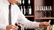 Der Beruf des Sommeliers ist für viele ein Traumjob.