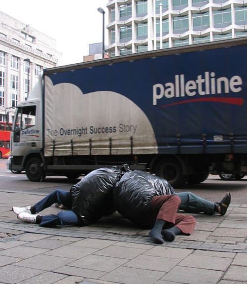 Installation von Mark Jenkins in London. Installation von Mark Jenkins in London.