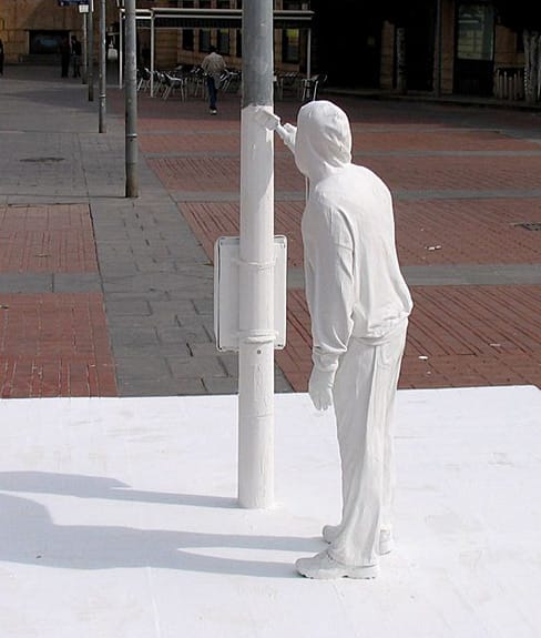 Installation von Mark Jenkins in Tudela. Installation von Mark Jenkins in Tudela.