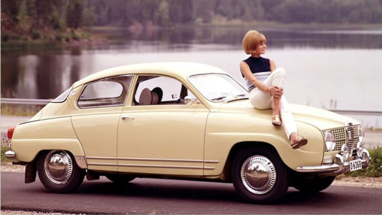 1966 wanderte ein Viertakter-Vierzylinder unter die verlängerte Haube des 96 V4.