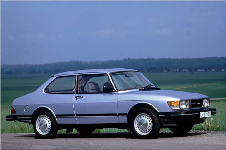 Zwitter: Der kurzlebige Saab 90 mixte Stilelemente des 99 und des 900.