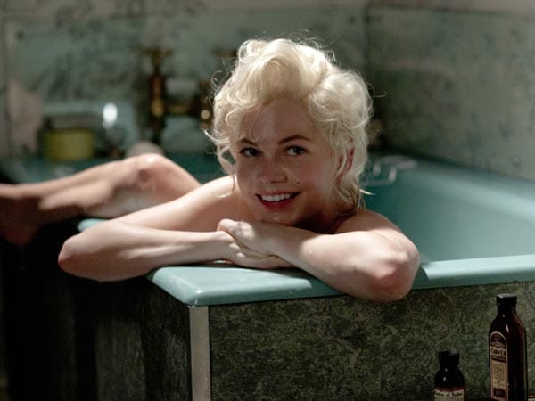 In "My Week With Marilyn" (2012) erweckt Michelle Williams die Monroe zum Leben. Das tut sie äußerst sexy, vor allem in dieser Badewannen-Szene.