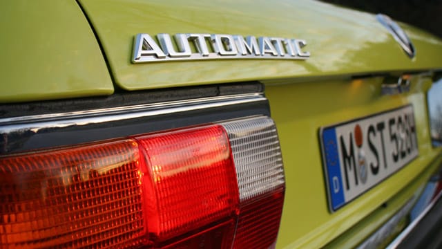 Der ab 1975 erhältliche BMW 528 kostete satte 22.530 Mark.