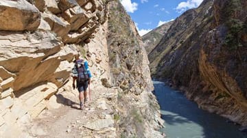 Wandern auf dem Great Himalaya Trail.
