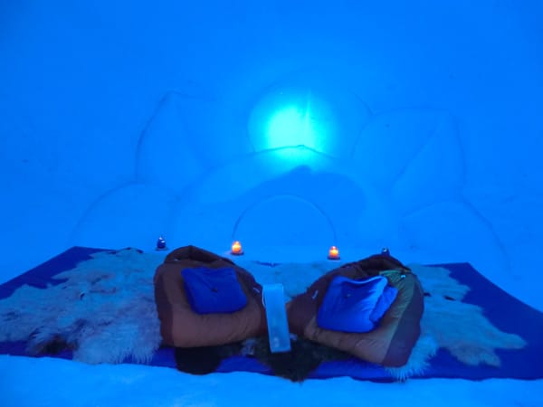 Eine "Romantik-Übernachtung" in der Eishütte.