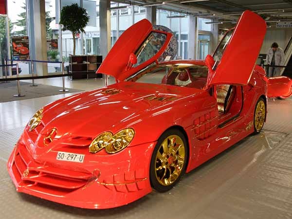 Das Schweizer Projekt "Mc Laren SLR 999 - Red Gold Dream" von Ueli Anliker Design: Die Farben Gold und Rot bestimmen sowohl das Exterieur... (