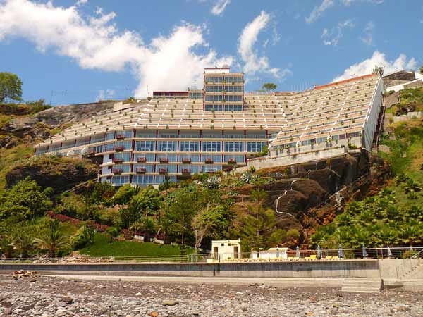 Meerblick und Wanderung im Hotel Orca Praia auf Madeira.