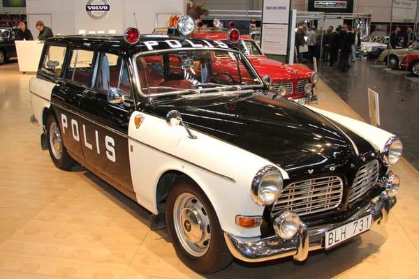 Volvo zeigt einen wunderschönen Amazon Kombi als Polizeiauto.