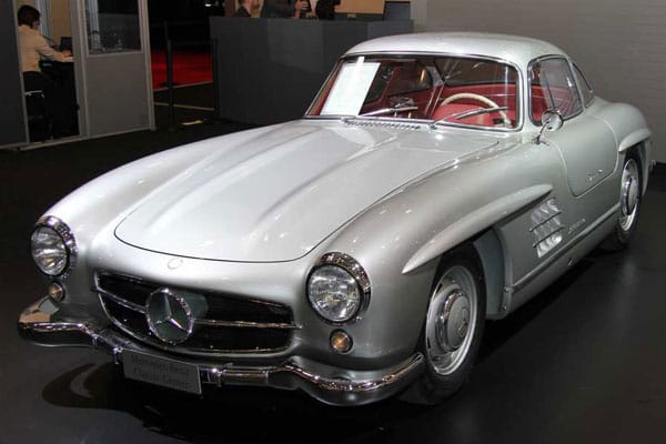 Dieses Jahr gibt es viele Jubiläen zu feiern - zum Beispiel 60 Jahre Mercedes 300 SL.