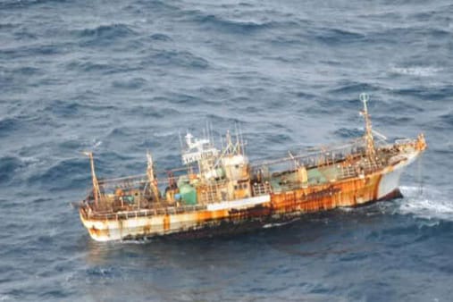 Dieses Geisterschiff war mehr als ein Jahr unbemannt auf dem Pazifik unterwegs (Quelle: Department Of National Defence)