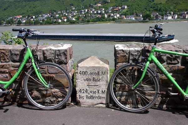 Rheinradweg: 1320 Kilometer in vier Ländern.