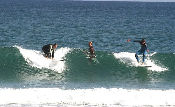 Surfen lernen an den Küsten Europas.