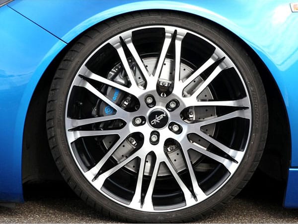 Mit entsprechender Reifen-Felgen Kombination ist so eine Tieferlegung um bis zu 120 mm möglich.